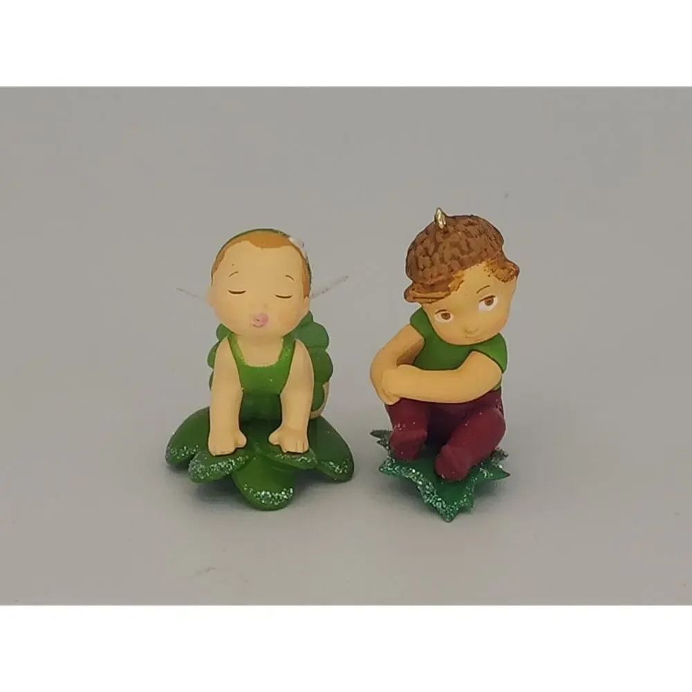 Hallmark Mistletoe and Holly Ornament 2018‎ U76